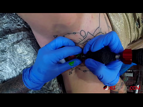 ❤️ Äärimmäisen tatuoitu hottie Sully Savage sai tatuoinnin klitorikseen ❌ Porno at fi.sexafinkarasskaz.ru ❤